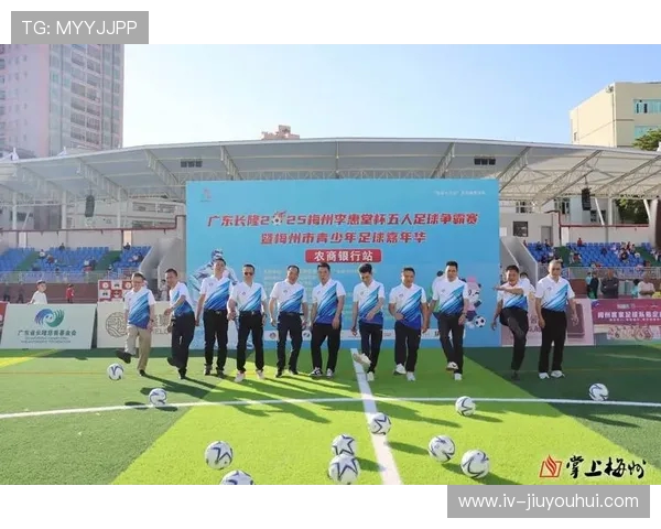 围绕小麦足球嘉年华骑马体验打造活力四射的运动盛会主题氛围升腾